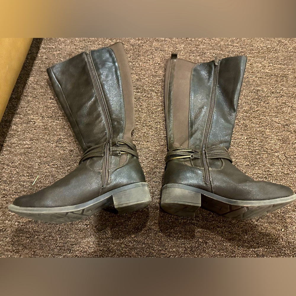 EUC! Women's White Mountain Lily Mae Brown Faux Leather Boots Sz 7.5